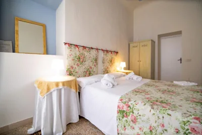 Double or Twin Room with Private External Bathroom — Le Violette